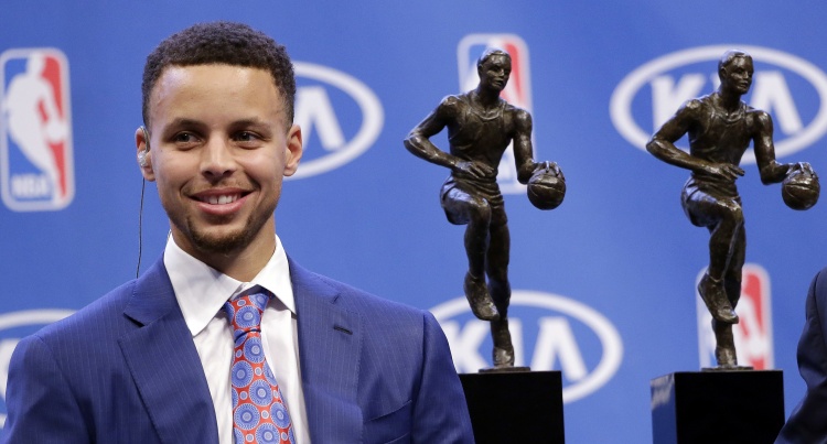 开云体育app下载-2016年的今天：库里成为历史至今唯一一位全票MVP 勇士73胜9负